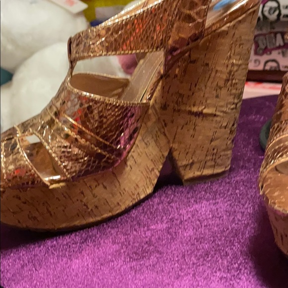 GUC BCBGeneration Rose Gold Wedge 7.5 - Picture 3 of 9